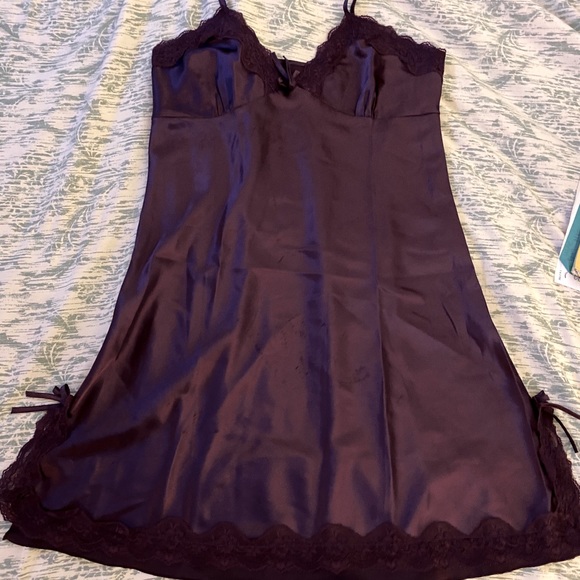 Plum silky night dress - Picture 1 of 4